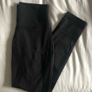 Lululemon size 6 solid black 7/8 length yoga pant